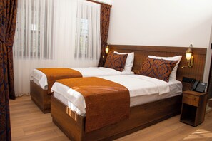 經典雙床房 | 手提電腦工作空間、免費 Wi-Fi