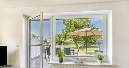 Ferienhaus 'Sonja' mit privater Terrasse, privatem Garten und Wi-Fi
