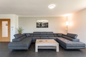 TV - Holiday Home 'Sonja' with Private Terrace, Private Garden and Wi-Fi (Waabs)