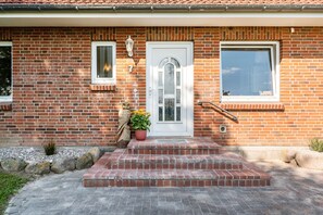 Exterior detail - Holiday Home 'Sonja' with Private Terrace, Private Garden and Wi-Fi (Waabs)