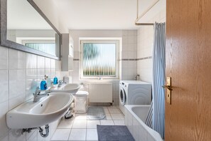 Ducha, secador de pelo, toallas