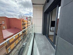 Deluxe appartement, balkon, uitzicht op de stad | Uitzicht vanuit de kamer