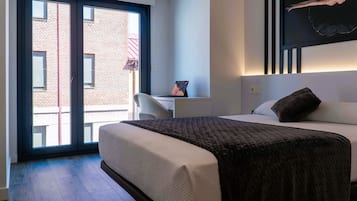 Căn hộ Deluxe, ban công, quang cảnh thành phố | Bàn, truy cập Internet không dây miễn phí