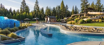 New! Hot Tub ~ Bonus Room ~ Games Tables ~ 4 Bedrooms ~ 10 SHARC passes ~ AC!