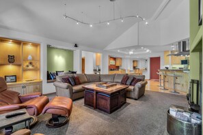 Smart TV, fireplace, ping pong