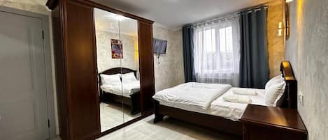 Habitación doble de lujo | Espacio para trabajar con laptop y wifi gratis