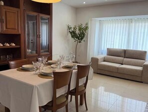 Dining - Rural Apartment Ca la Roser (L'Espluga de Francolí)