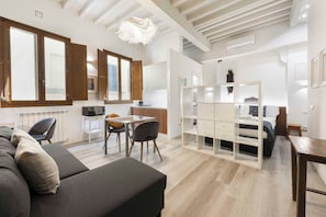 Comfort Studio | Living area