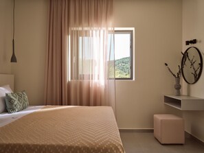 3 bedrooms, in-room safe, iron/ironing board, travel crib