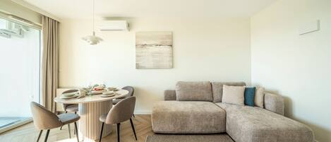 Apartament (101) | Área de estar | TV de tela plana