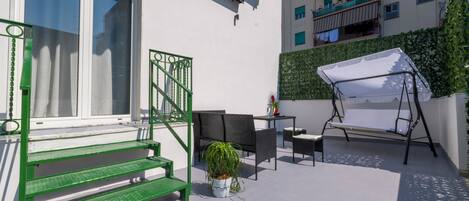 CAMERA 2 | Terrace/patio