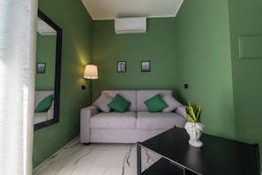 CAMERA 1