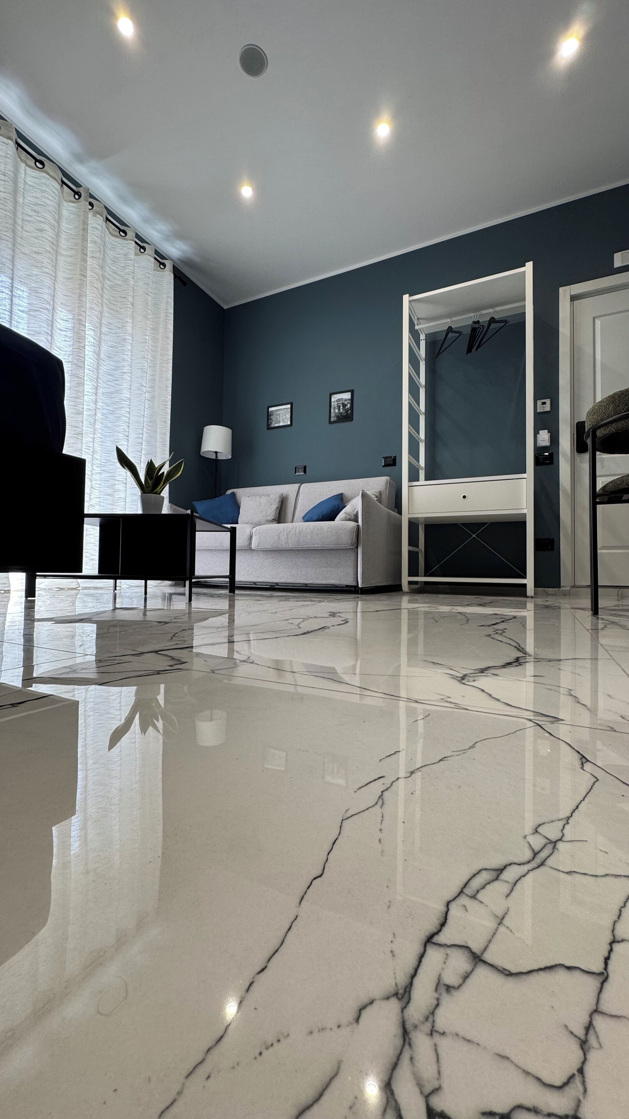 CAMERA 2 | Free WiFi