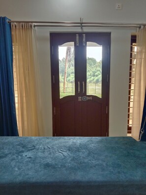 واي فاي مجانًا وملاءات أسرّة