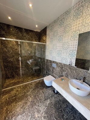 Three-Bedroom Villa | Bathroom | Shower, free toiletries, slippers, towels
