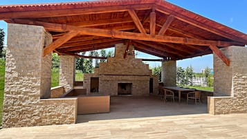 Poolside bar