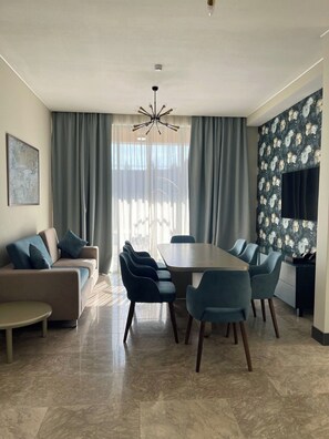 Three-Bedroom Villa | Area keluarga