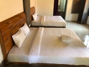 Family Room | Free WiFi - The Paradise Retreat (Akola)