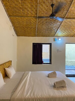 Deluxe Room | Free WiFi - The Paradise Retreat (Akola)