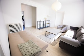 140-cm TV with cable channels