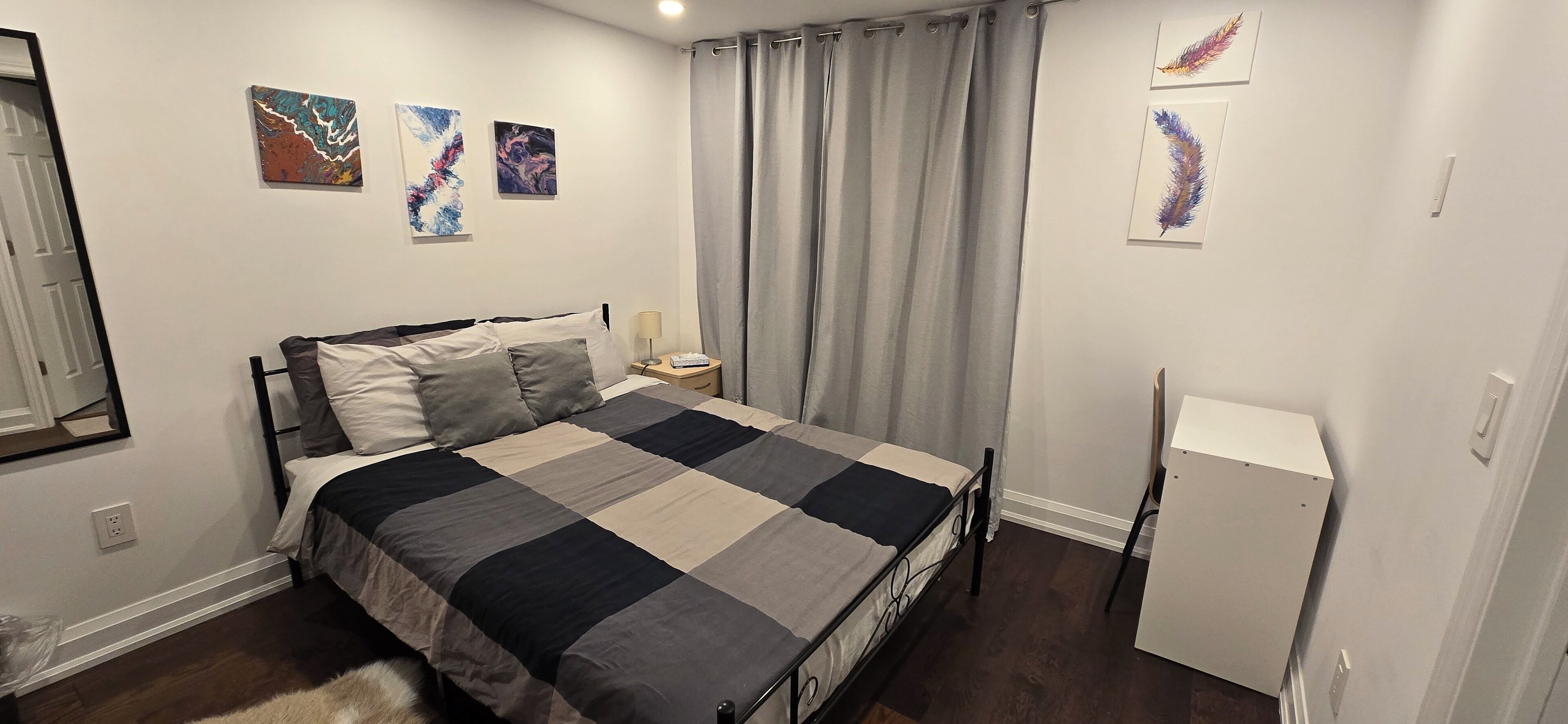 4 bedrooms, iron/ironing board, WiFi, bed sheets