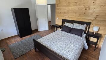 Premium bedding, free WiFi, bed sheets