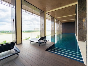 Indendørs pool