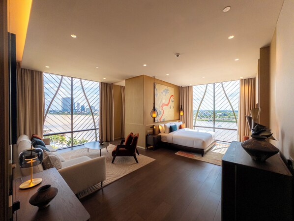 Soma Suite | Minibar, in-room safe, blackout curtains, soundproofing