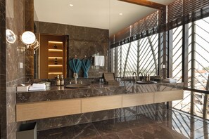 Studio có thiết kế đặc trưng (Soma) | Phòng tắm | Đồ dùng nhà tắm thân thiện với môi trường, dép đi trong nhà 