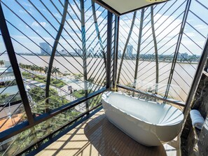 Junior Suite, River View | Bathroom | Slippers