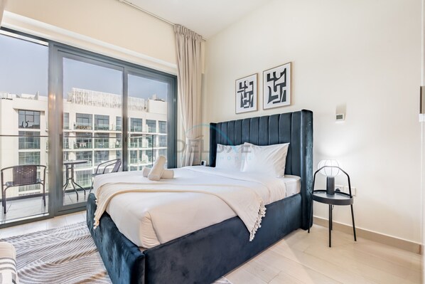 In-room safe, iron/ironing board, free WiFi, bed sheets - Studio Near Meydan Racecourse, Minutes to Downtown, Azizi Riviera 47 by Deluxe Holiday Homes (Dubai)