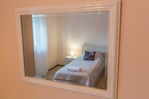5 quartos, ferros/tábuas de passar roupa, Wi-Fi, roupa de cama
