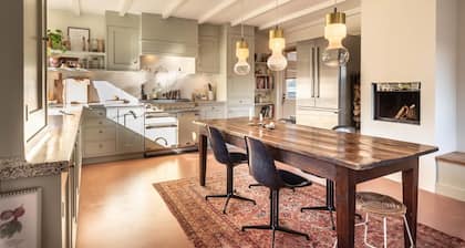 Stylish waterfront villa with luxurious private wellness, 5 min. From Amsterdam