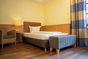Standard Single Room, 1 Bedroom, Non Smoking | Hypo-allergenic bedding, minibar, in-room safe, desk