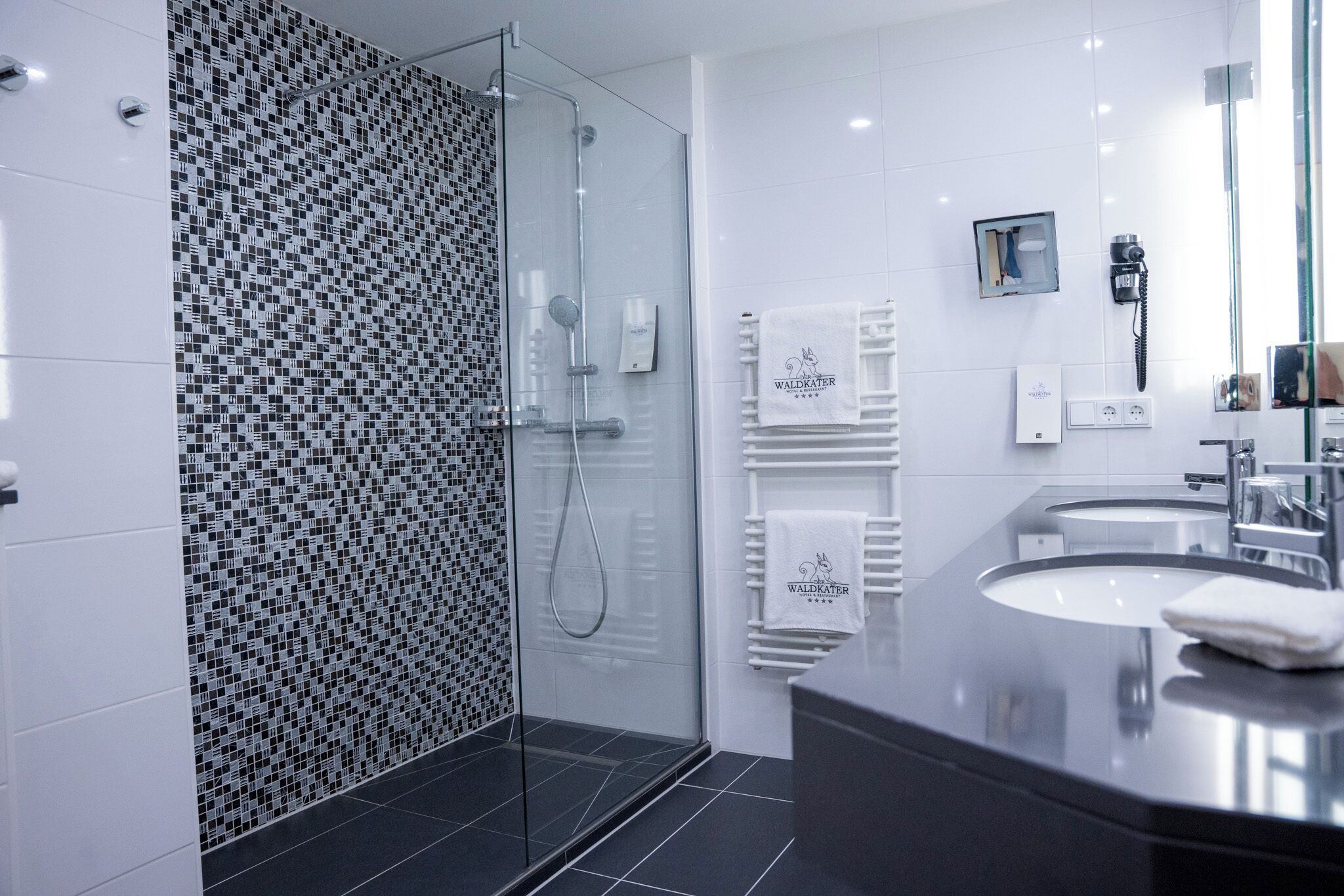 Standard Double Room, 1 Bedroom, Non Smoking | Bathroom | Hair dryer, slippers, towels, soap