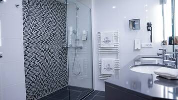 ห้องสแตนดาร์ดดับเบิล, 1 ห้องนอน, ปลอดบุหรี่ | ห้องน้ำ | ไดร์เป่าผม, รองเท้าสวมภายในห้อง, ผ้าเช็ดตัว, สบู่