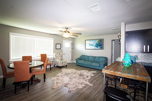 950 Mansfield - Cozy house with everything you need!