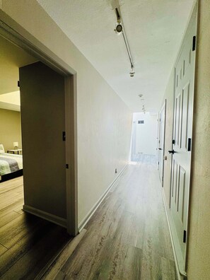 Interior - Lively Fox Loft, In Downtown, Walk to River & Bars, Arcada across the street (St. Charles)