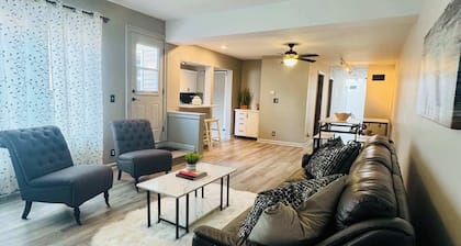 Lively Fox Loft, In Downtown, Walk to River & Bars, Arcada across the street