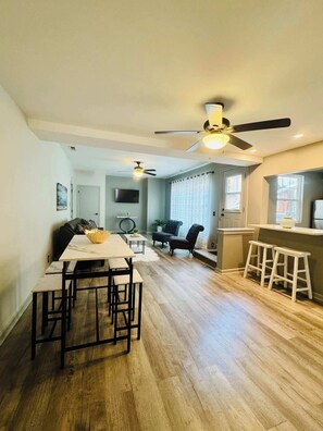 Interior - Lively Fox Loft, In Downtown, Walk to River & Bars, Arcada across the street (St. Charles)