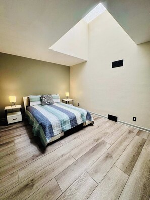 2 عدّة غرف نوم ومكتب وواي فاي وملاءات أسرّة