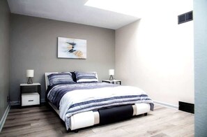 2 bedrooms, desk, iron/ironing board, WiFi