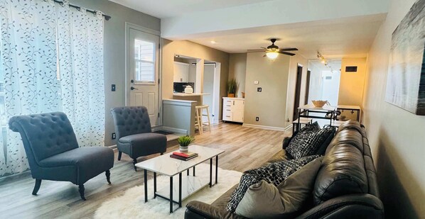 Televisión y oficina 