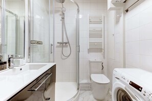 Shower, hair dryer, towels, shampoo