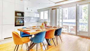 Dining - Appartement chic avec terrasse -  Champs-Elysées (Paris)