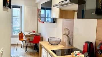 Cafetera/tetera, refrigerador, microondas, horno