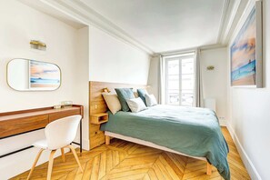 2 bedrooms, desk, iron/ironing board, WiFi