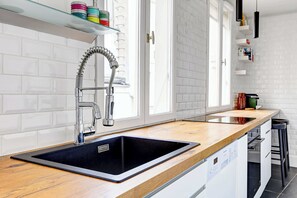 Fridge, microwave, oven, stovetop