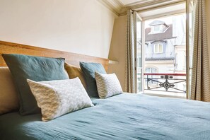 2 bedrooms, desk, iron/ironing board, WiFi