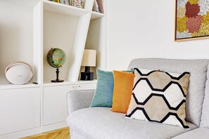 TV, books, offices - Saint-Honore - Design & Prestige Parisien (Paris)